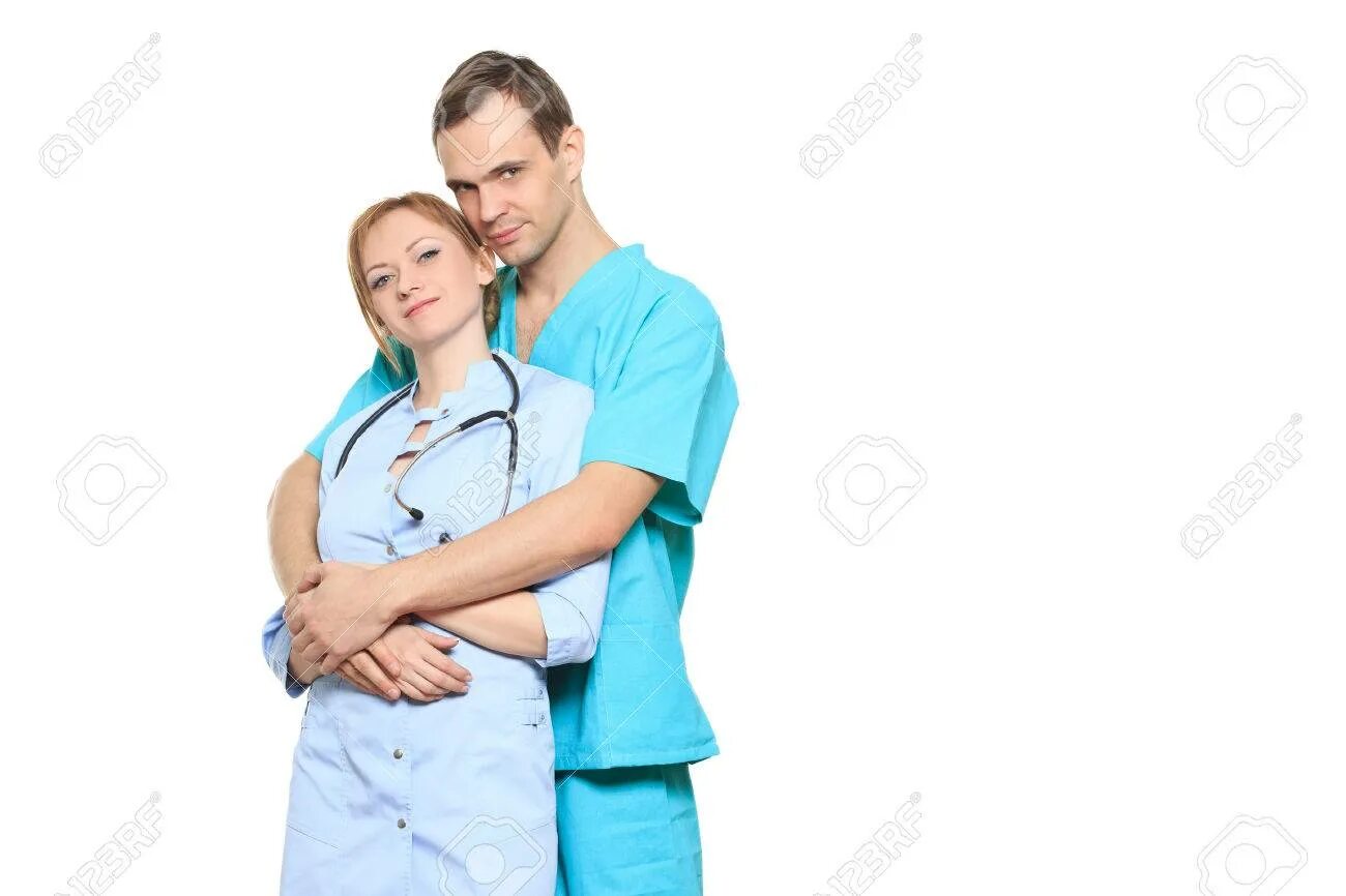 Врач любовь. Медики любовь. Поцелуй с врачом. Муж и жена у врача.