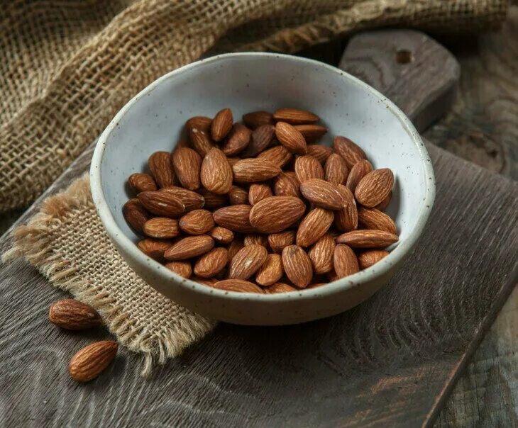 орех миндаль 500гр. миндаль сырой чили. орех миндаль 500гр. мендаль или миндаль орех. миндаль фенцля.