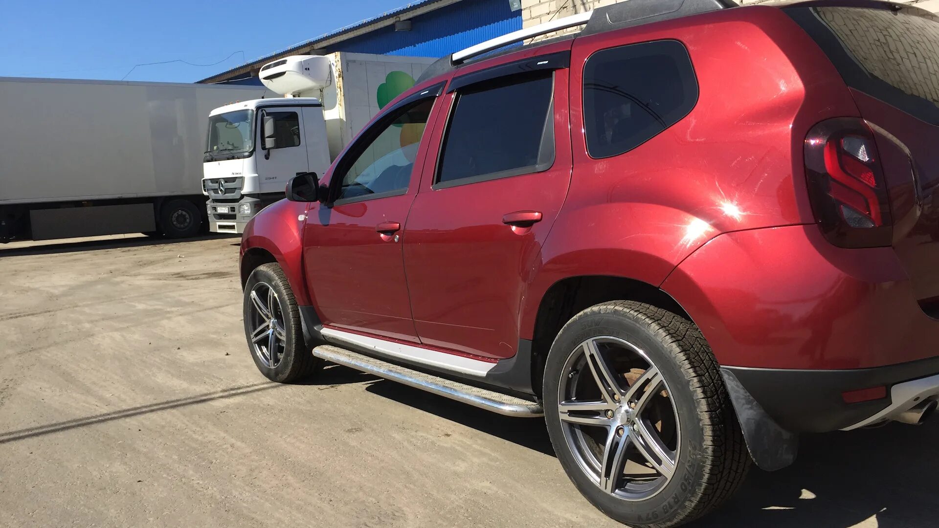 Диски на дастер. Renault duster r18. рено дастер r18. renault duster r17. колеса renault duster r18.