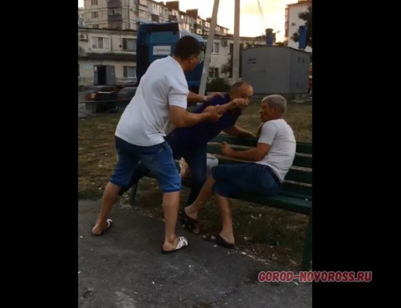 новороссийск зацеп на тралике 2021. сегодняшняя авария на магистральной в новороссийске. новости новороссийска подсмотрено. на центральном пляже установили кабинки для вуайеристов. самоубийство новороссийск.