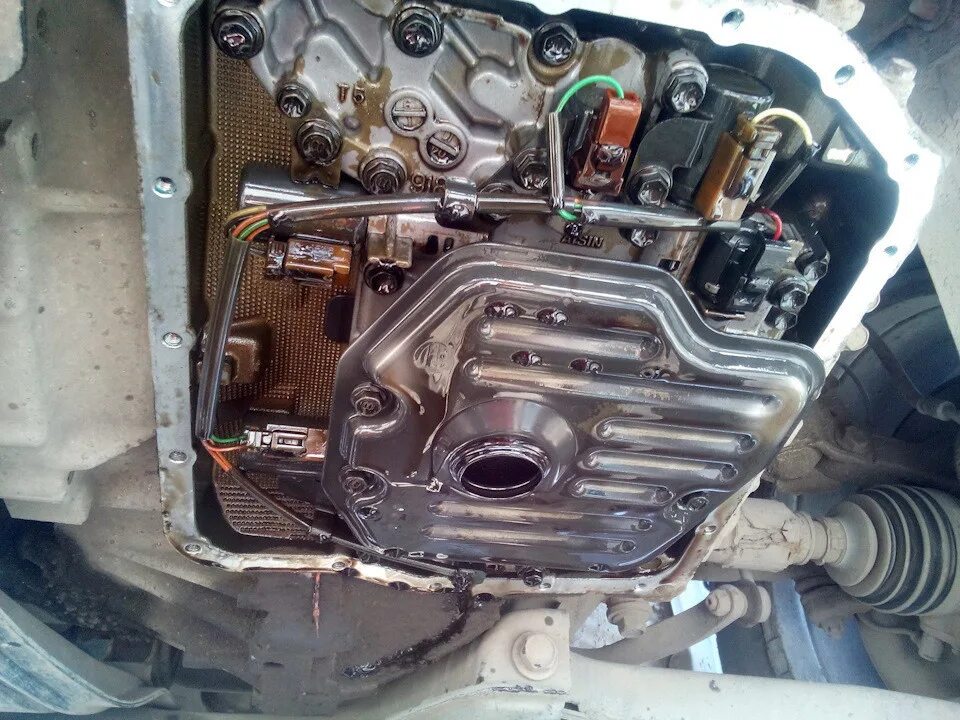 Тойота рав 4 масло в двигатель 2. Сливная пробка раздатке рав4. Масло для электромуфт рав 4. Тойота рав 4 масло в двигатель 2. Заливная пробка тойота рав 4.