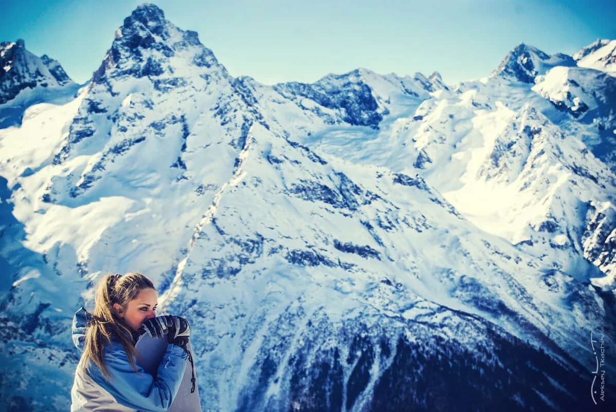 Девушка в горах. Девушка в горах зимой. Красивая девушка в горах. Фотосессия в горах.