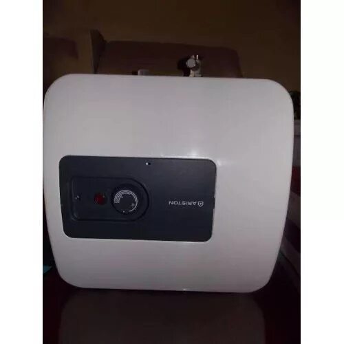 Водонагреватель ariston andris r 10 u. Аристон водонагреватель 10b. Бойлер аристон 10. Водонагреватель аристон 10 литров. Водонагреватель аристон 20 литров.