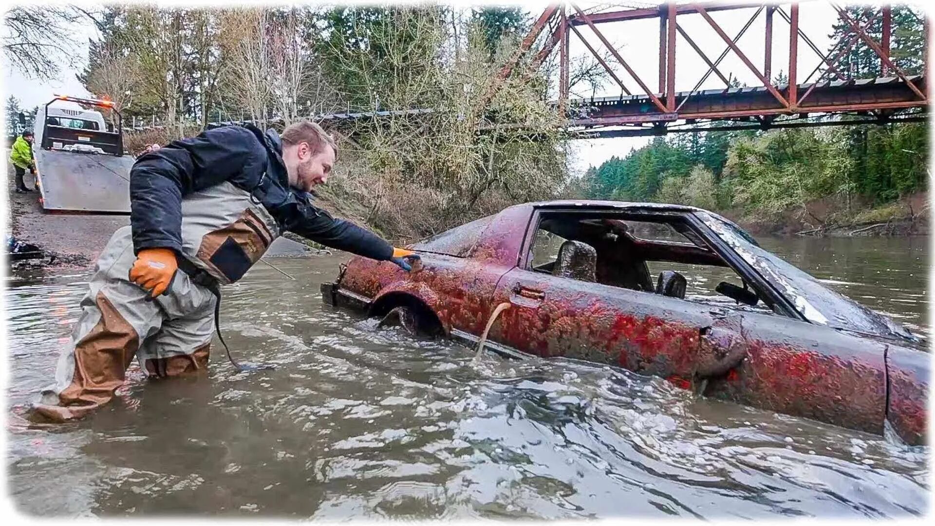 Утопленные машины. Утонувший автомобиль.