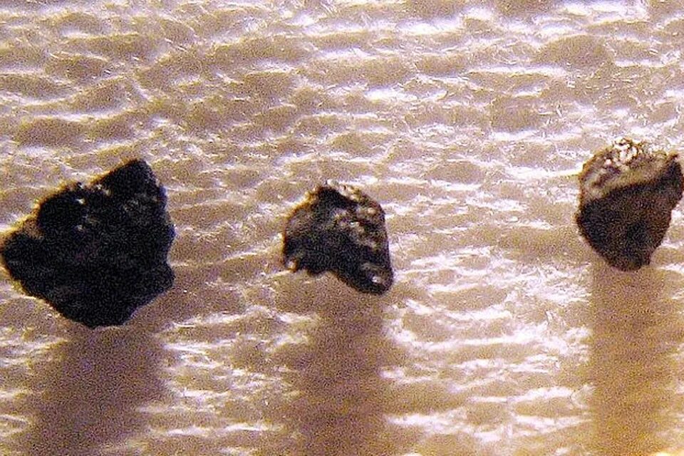 Разгаданная тайна найден. Загадочные камни на земле. Самый дорогой метеорит. Камень Гипатия. Самый загадочный камень в мире.