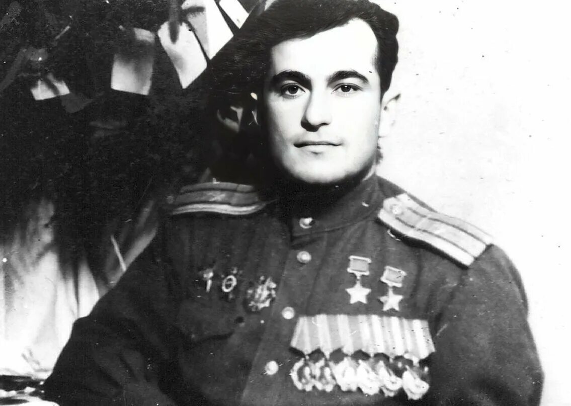 Летчик крымский татарин дважды герой. Летчик крымский татарин. Летчик крымский татарин дважды герой. Летчик крымский татарин. Летчик крымский татарин.