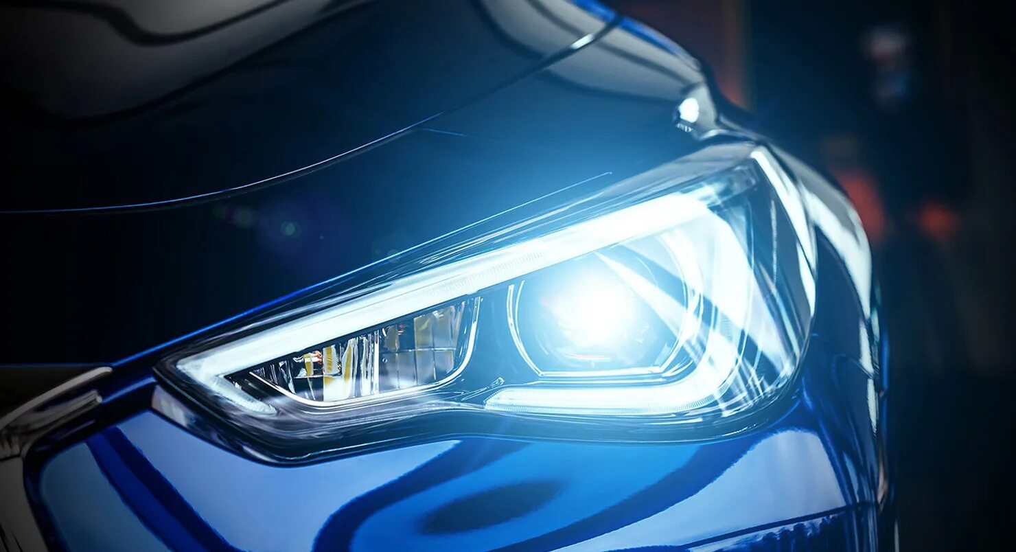 Ауди с2 купе свет фар. Машина светит фарами. Машина со светящимися фарами. Сон фары машины. Слепит фарами автомобиля.