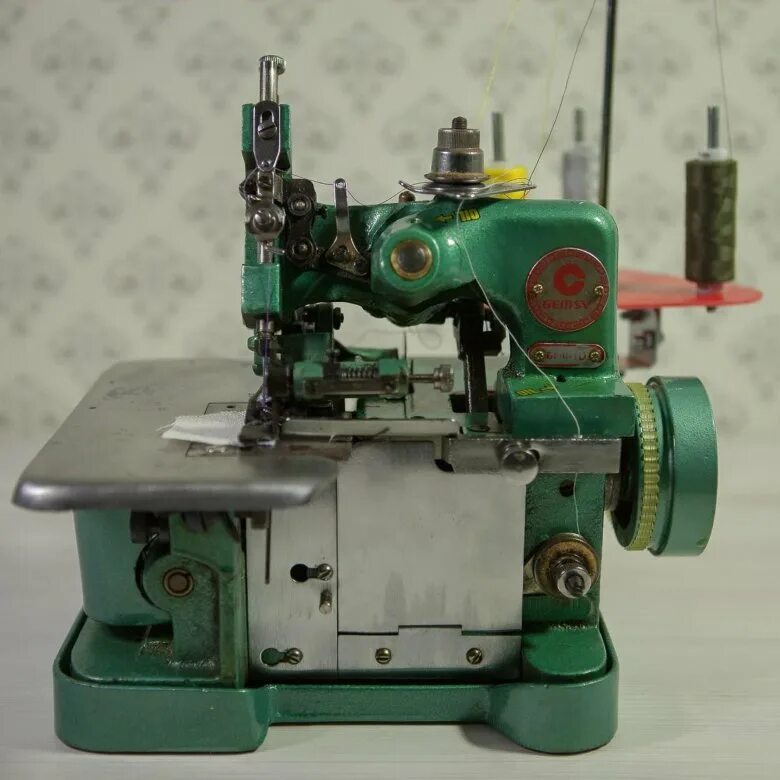 Оверлок sewing machine yamata gn1-2d. Оверлок 51 класса китай. Оверлок старые. Оверлок старые. Швейная машинка оверлок китайский.