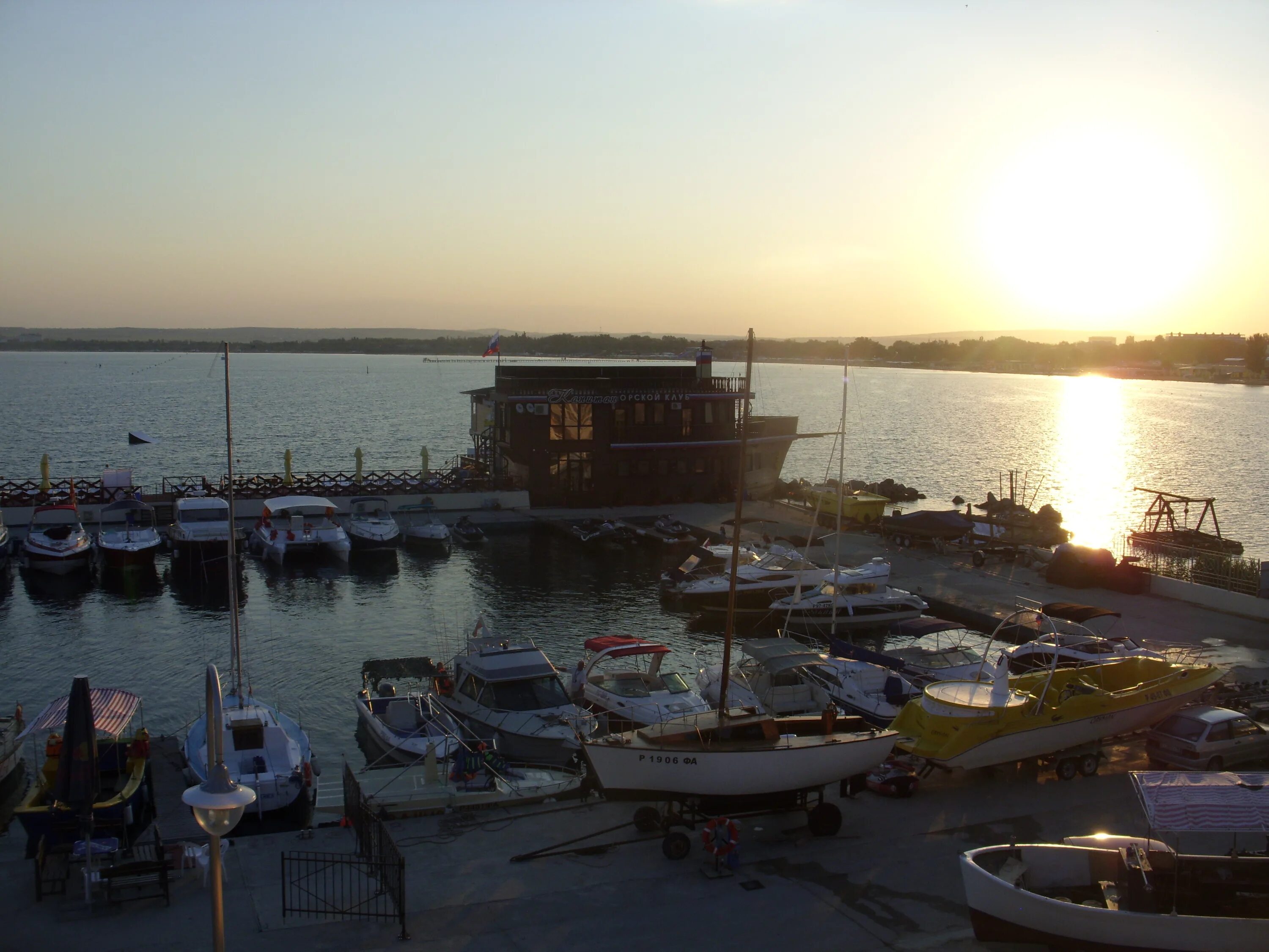 27 причал анапа. 27 причал анапа. Золотая бухта анапа 27 причал. Анапа пристань. 27 причал анапа ресторан.