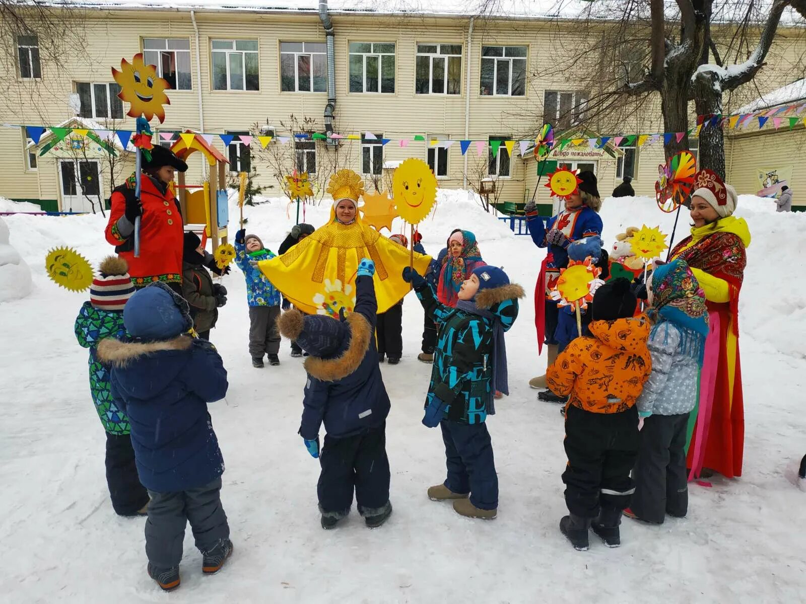 Развитие речи младшая группа масленица. Масленица в детском саду в группе. Игры на Масленицу в детском саду. Детям о Масленице. Колокольчик Масленица.