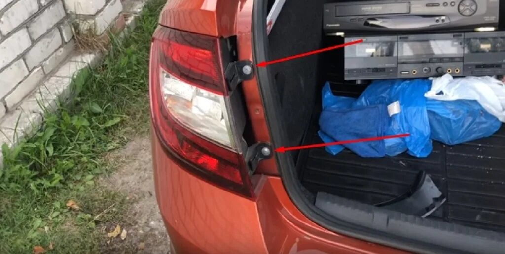 снятие стекла зеркала.замена лампы указателя поворота зеркале\skoda rapid - Skod