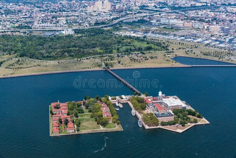NYC mayoral hopeful Andrew Yang proposes a CASINO on Governors Island to fix sta