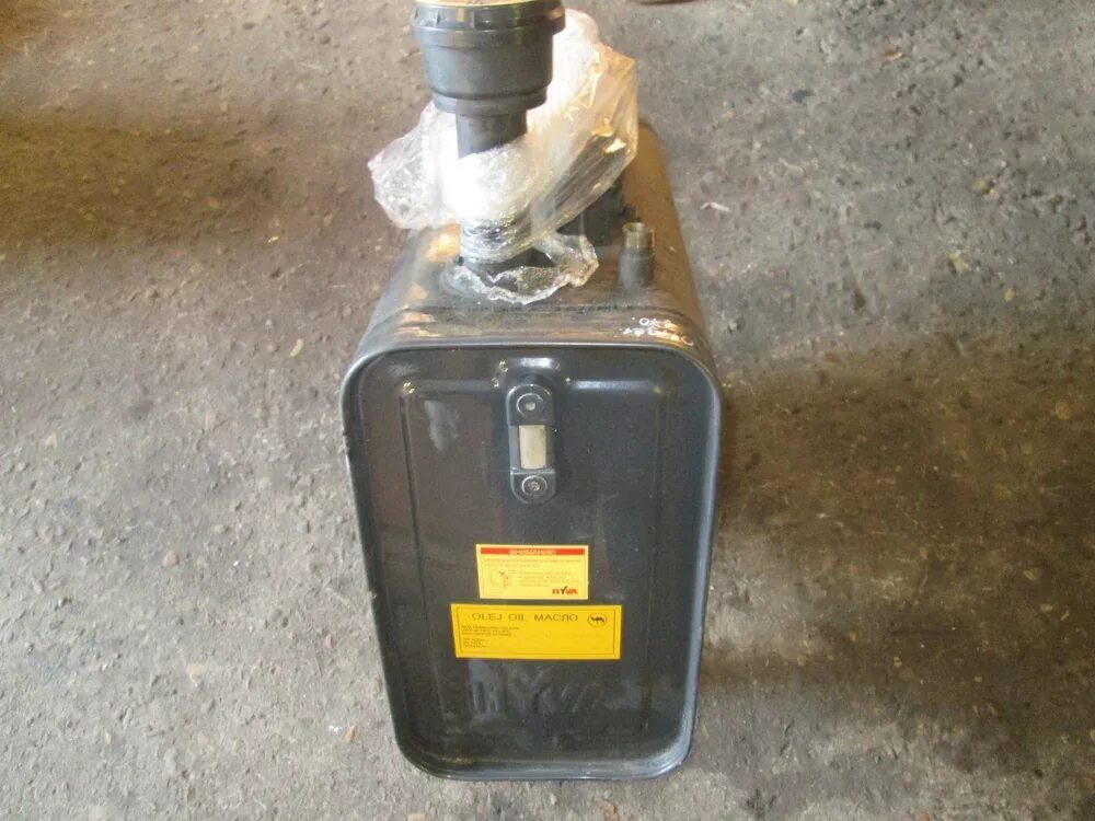 Объем масляного бака. Камаз 6520 сапун топливного бака. Объем масляного бака. Фильтр масляного бака в сборе 5511-8608310. Бак маслянный 36л нефаз 45143.