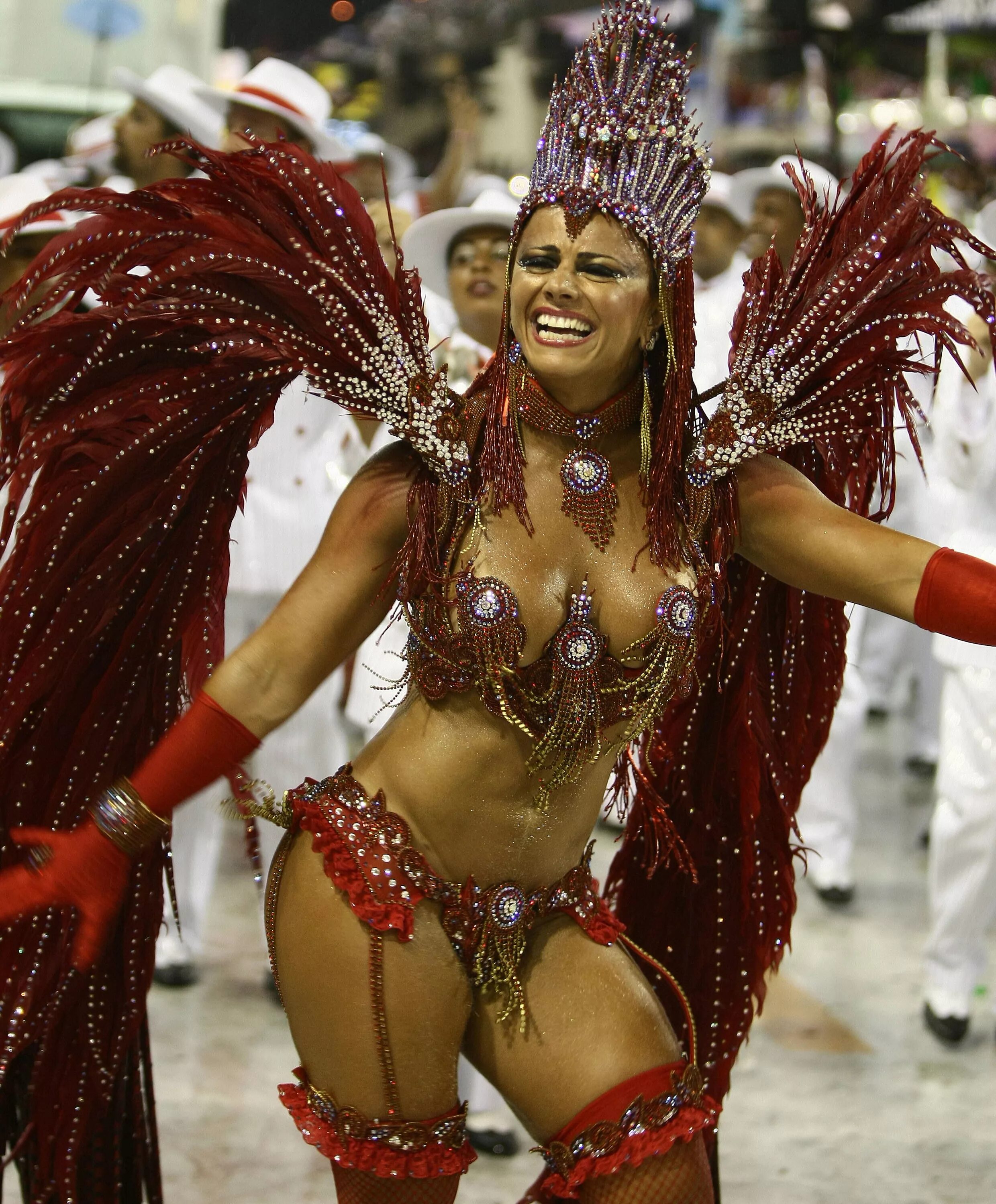 Rio 18. Карнавал Рио (Rio Carnival). Рио де Жанейро карнавал женщины. Карнавал Рио бразильянки. Карнавал в Рио-де-Жанейро 2023.