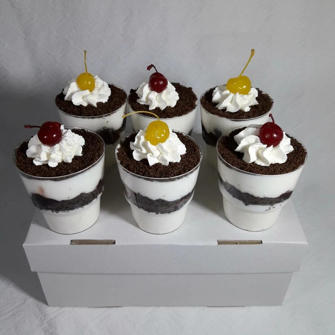 капкейки в стаканчиках. трайфлы наполеон в стаканчиках. тортики в стаканчиках. капкейки в стаканчиках. капкейки в стаканчиках.