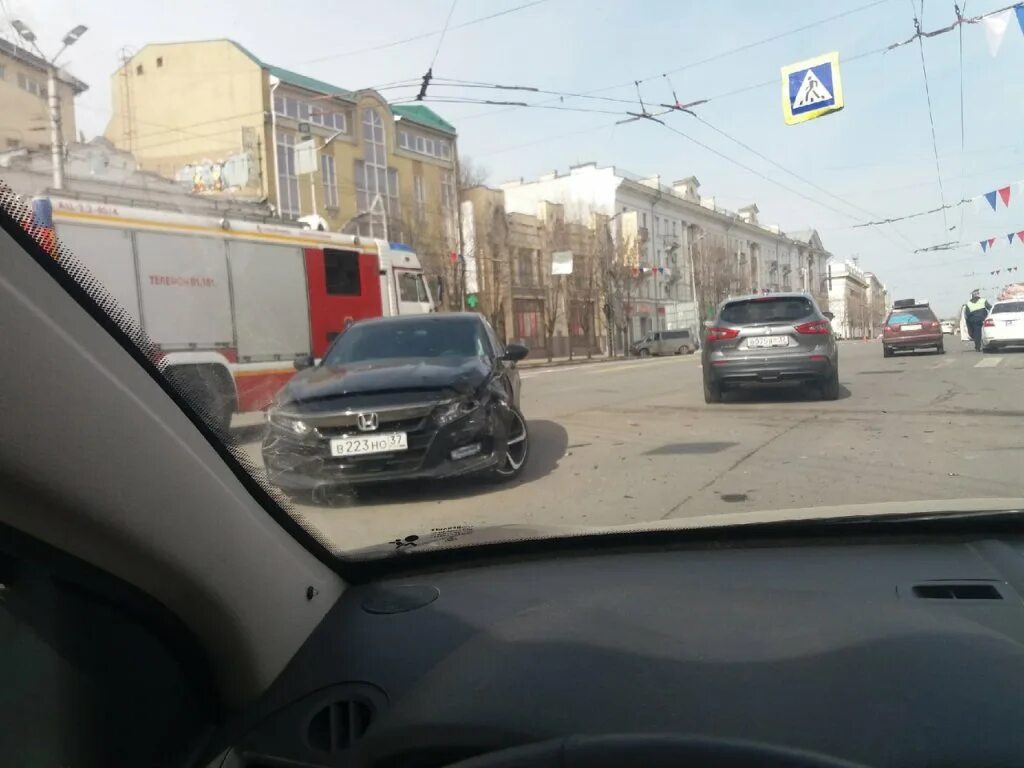 В иваново разбился. Иваново Ньюс авария на пр.Ленина. ДТП на проспекте Ленина сегодня. Проспект Ленина 21 Иваново авария.