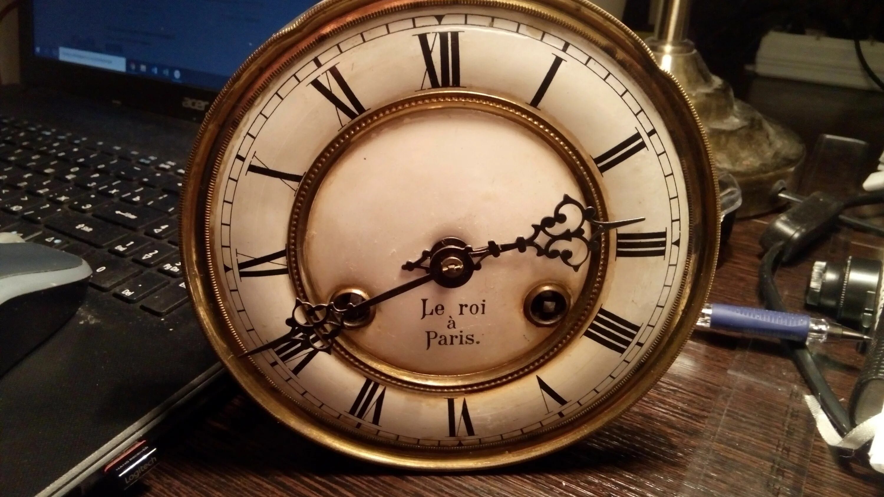 15 40 время. Часы le roi a Paris. Фирма "le roi a Paris", Франция ,19 век. Часы «le roi a Paris» прейскурант. Механизм le roi a Paris.