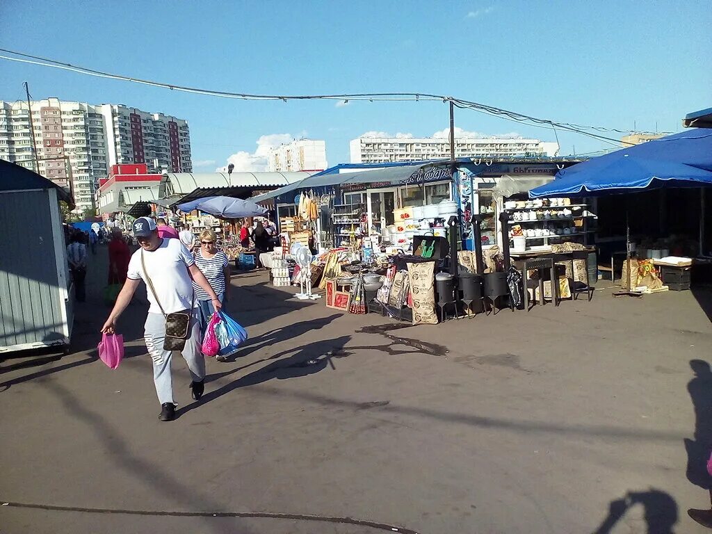 Рынок новопеределкино сносят. Рынок Новопеределкино. ТЦ Новопеределкино. Переделкино рынок 2007 год. Боровское ш 51.