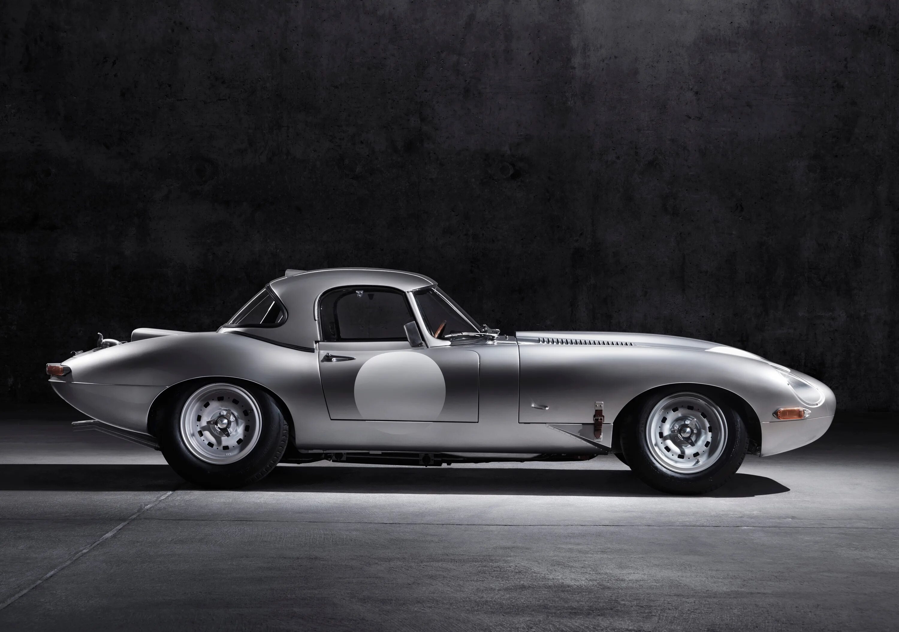 Type side. Ягуар e Type. Ягуар е тайп 1963. Ягуар е тайп Lightweight. Jaguar Lightweight e-Type.