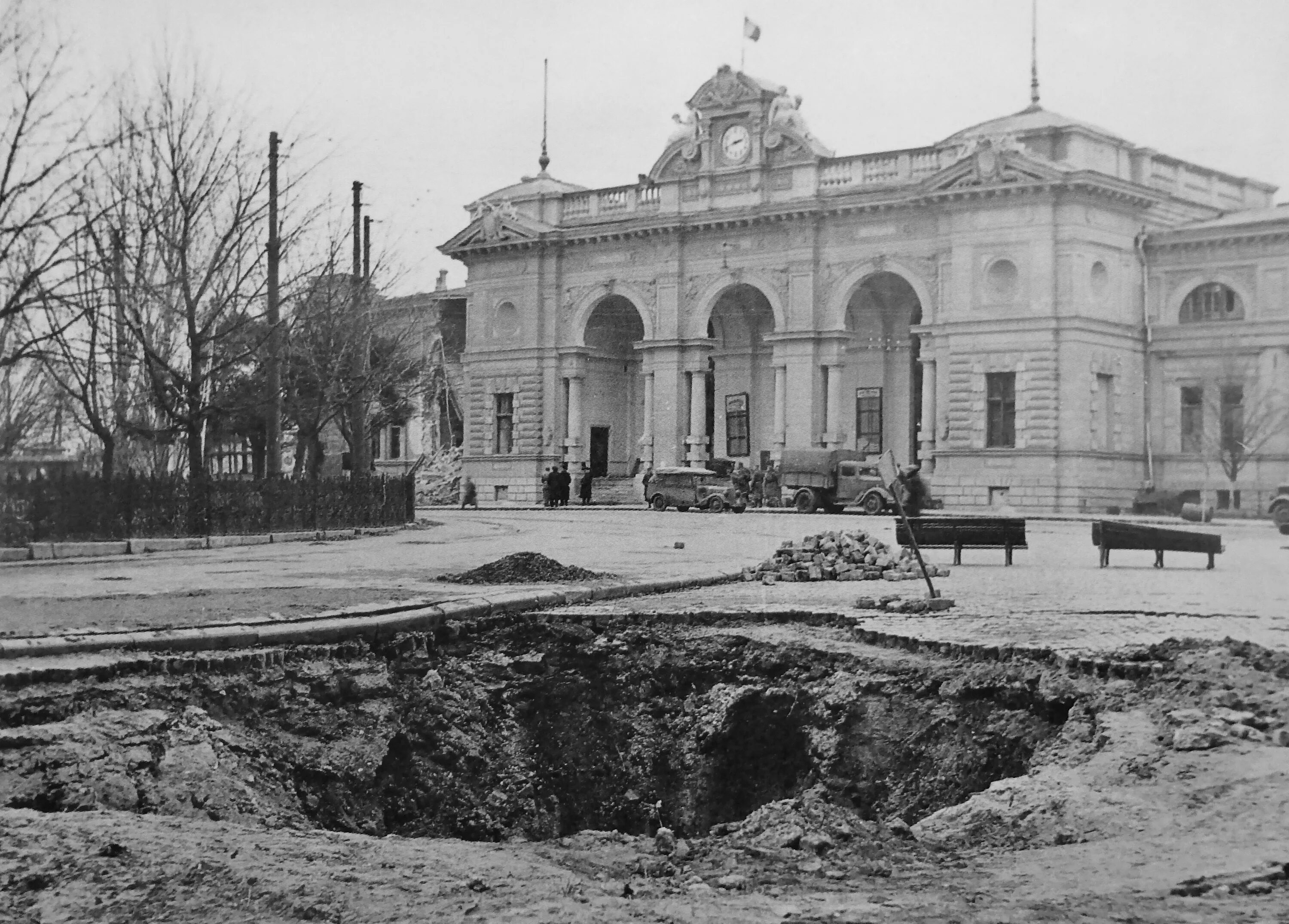 Старая одесская. Одесса оккупация 1941-1944. Одесса Привокзальная площадь. Вокзал Одесса 1945. Одесса 1942.