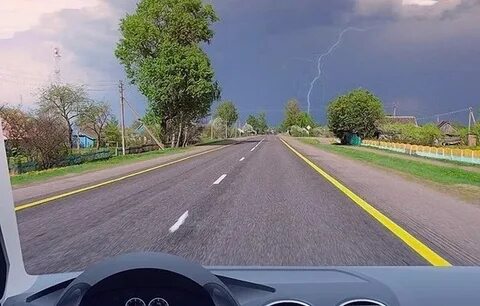 На обеих сторонах улицы