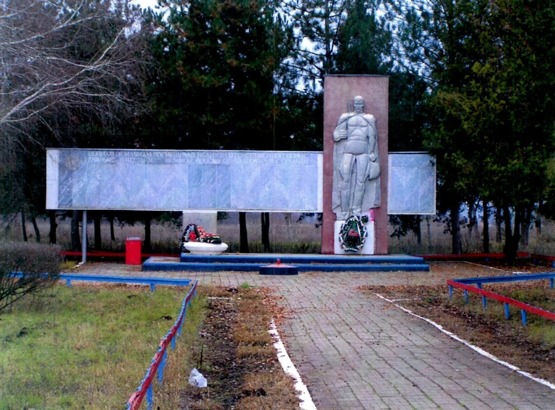 Мемориал в станице Шкуринской. Шкуринская станица Краснодарский край. Памятники станицы Шкуринской. Ст.Шкуринская Кущевского района Краснодарского края.