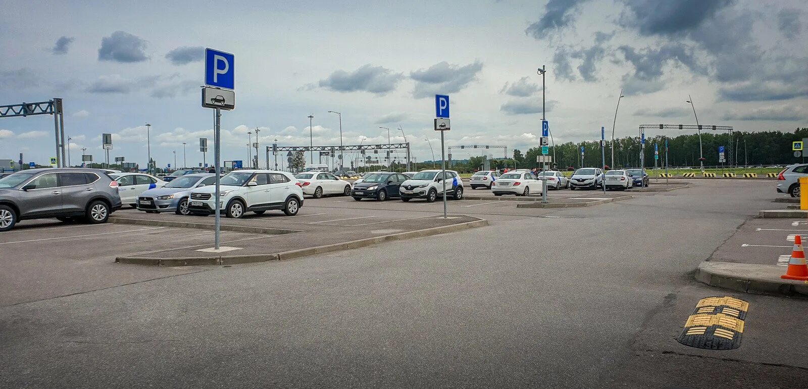 Парковка каршеринга на платных парковках спб. Стоянка каршеринг Пулково. Каршеринг в аэропорт Пулково парковка. Парковка каршеринга в Пулково. Стоянки для каршеринга в аэропорту Пулково.