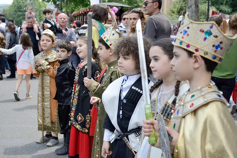 Грузины люди. Аджарцы народы Грузии. Грузины народы Грузии. Картвельские народы. Грузинский этнос.