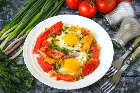 Помидоры с яйцами и болгарским перцем