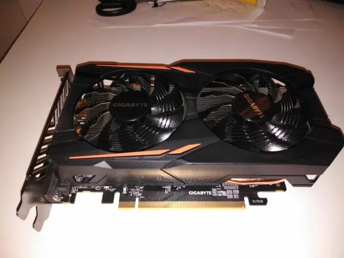 Radeon rx 560 gaming. RX 560 4gb Gigabyte. Видеокарта RX 560 4gb. Gigabyte RX 560 на 4гб(+6990). Видеокарта Gigabyte RX 560 4gb..