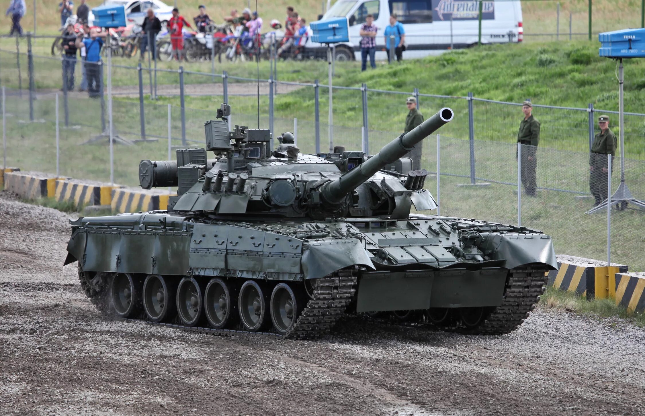 Танк т 80у. Танк т80. Т-80 основной боевой танк. Танк т80 Барс. Танк т-80у-м1 "Барс".