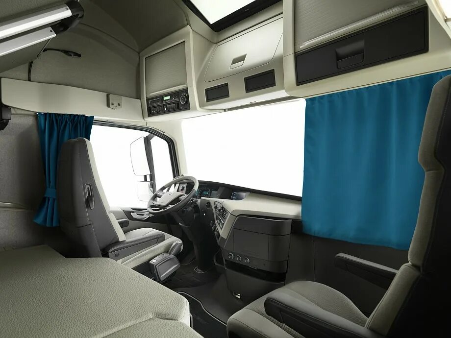 Кабины со спальным местом. Volvo FH 540 XL Interior. Кабина Вольво fh4. Volvo fh16 кабина внутри. Volvo fh16 штора.