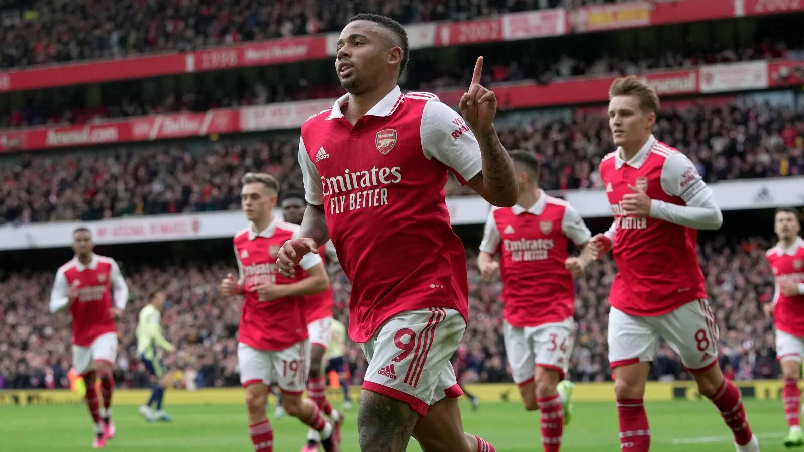 Нея арсенал. Арсенал ман сити. эджувудский арсенал. элелтроты arsenal.