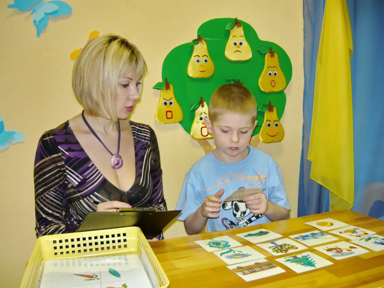 в саду работает психолог. беседа с детьми. деятельность психолога в детском саду. в саду работает психолог. психолог и ребенок.