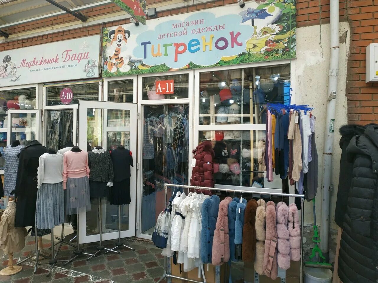 Хасавюрт одежда. Магазин малыш в хасавюрте. Хасавюрт дагестан рынок хасавюрт оптовый. Хасавюрт дагестан рынок. Хасавюрт зеленый рынок.