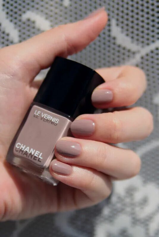 Chanel le vernis. Chanel le vernis. Chanel le vernis. Лак для ногтей шанель. Лак для ногтей 548 chanel.