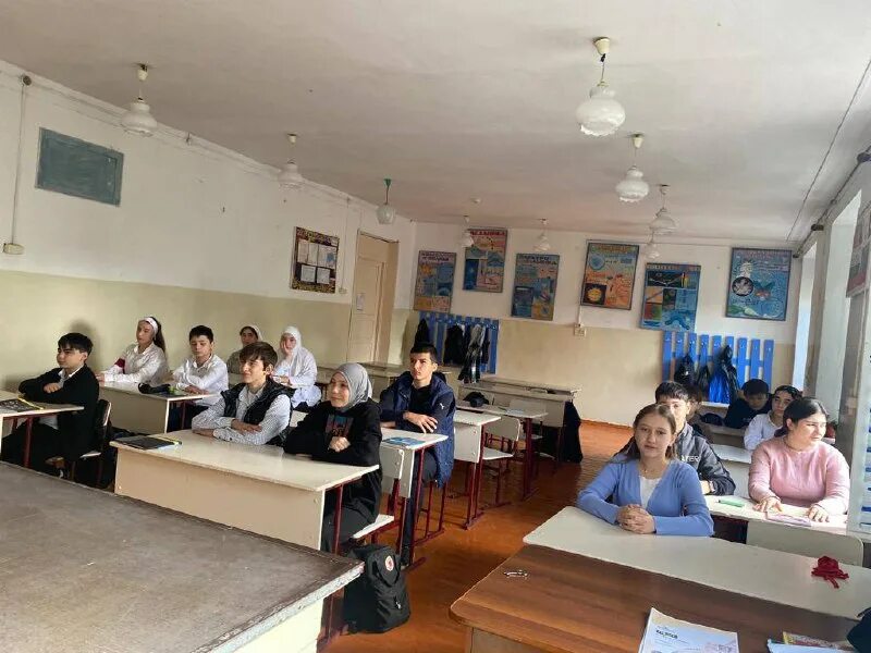 Избербаш. Директор 10 школы избербаш. Избербаш. 10 школа избербаш учителя. Школа 10 избербаш.