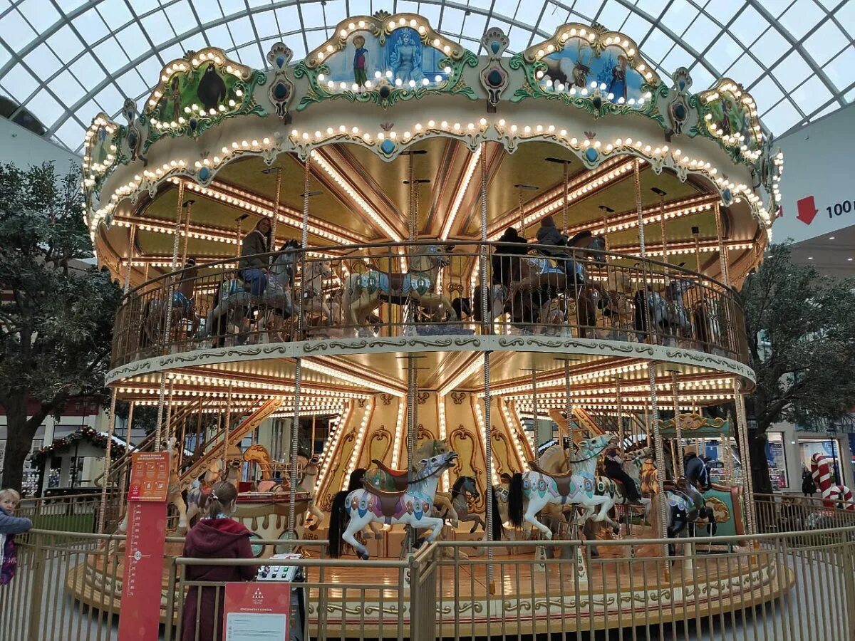 Дрим исланд парк в москве. Парк нагатинская пойма диснейленд. Парк на нагатинской пойме остров мечты. Московский диснейленд аттракционы. Остров мечты аттракционы 2022.