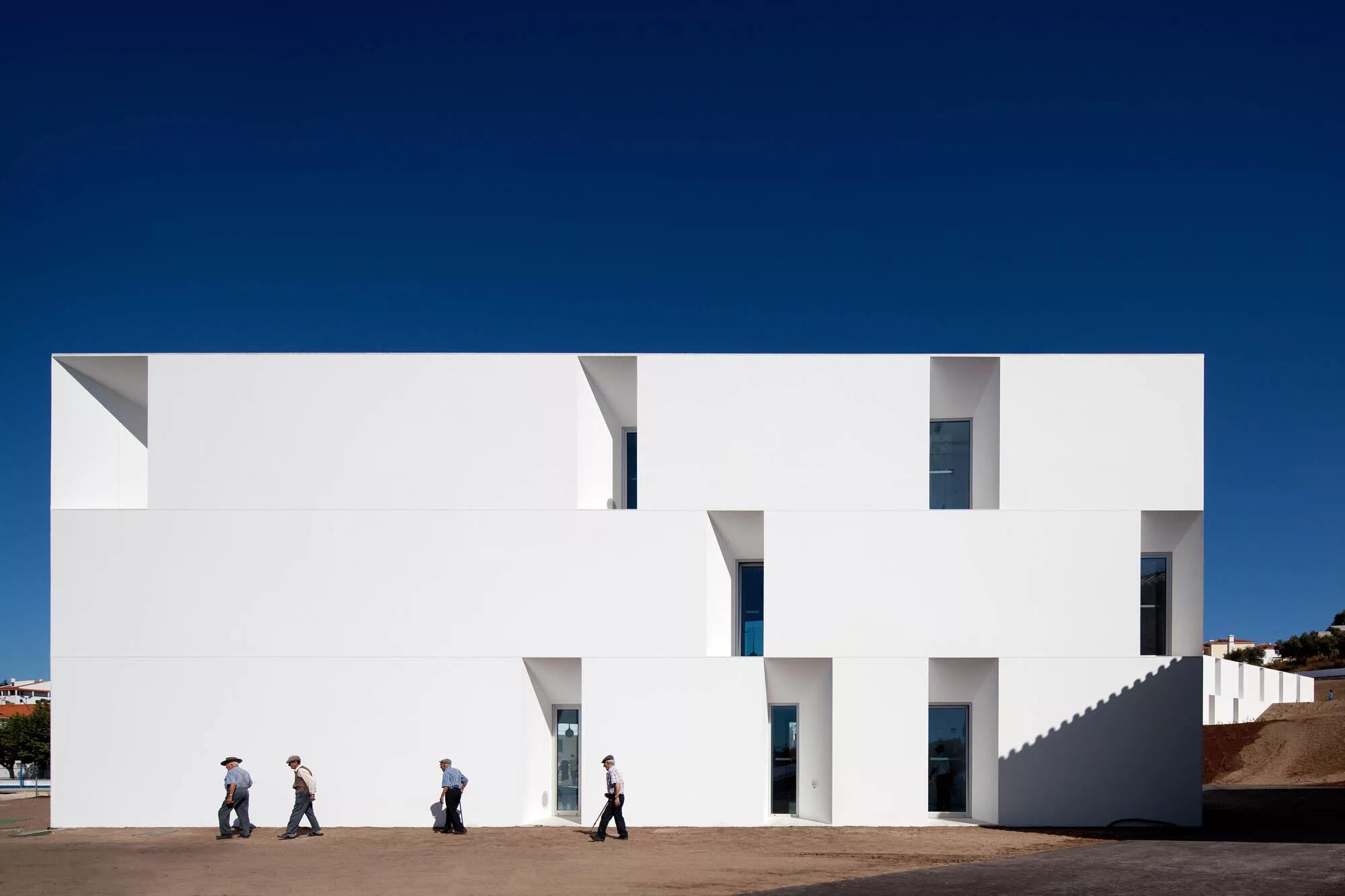 M architecture. Алкасер-Ду-сал в Португалии Архитектор. Айрес Матеуш. Замок Алкасер-Ду-сал. Aires Mateus Architects.
