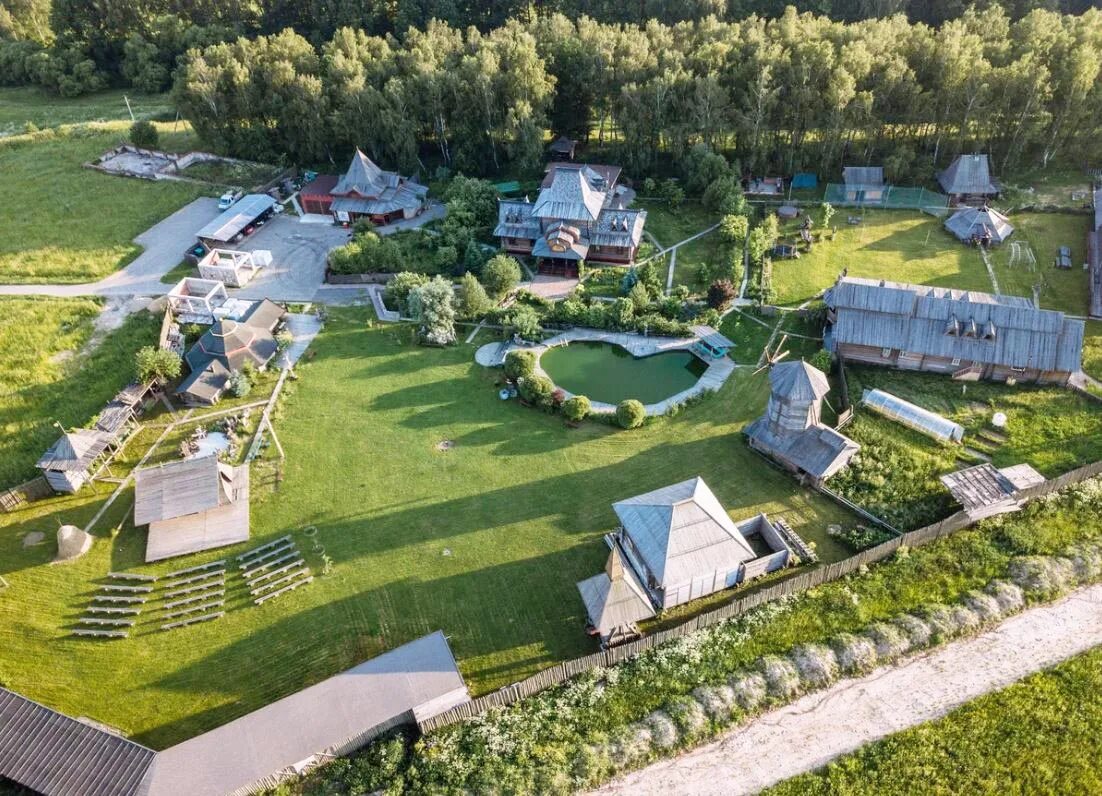 Подольский кремль. Славянский кремль виталия сундакова. Историко-архитектурный заповедник «каменец». Славянский терем виталия сундакова. Деревня валищево славянский кремль.