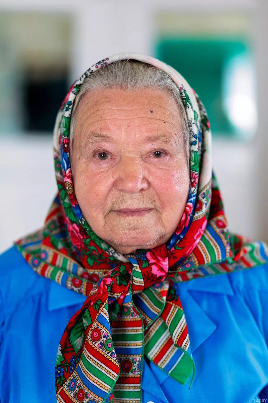 Старухи в платках. Бабушка в платке. Платок на голову бабушке. Старушка в платке. Бабуля в платке.