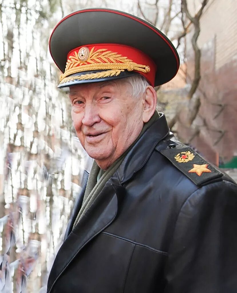 В чем обличают генералов. Гареев Махмут Ахметович. Генерал армии Гареев Махмут Ахметович. Гареев Тимур Махмутович. Тимур Гареев генерал.