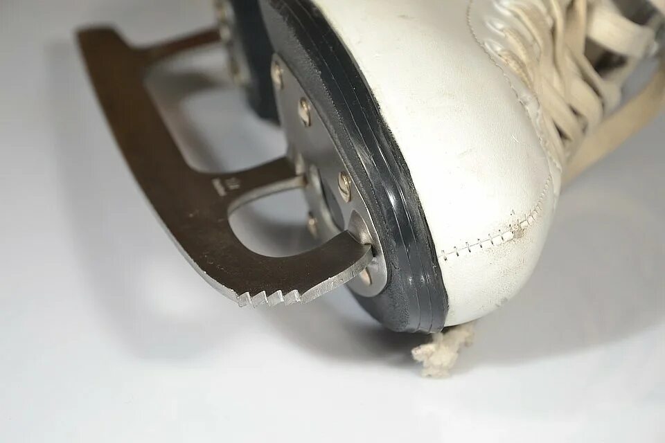 Как должны выглядеть коньки Top Selling Lx-1407 Two-stage Ice Skating Blade Sharpener Buy Two=stage Ice Sk