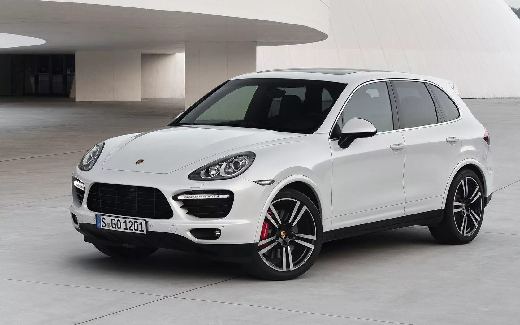 Porsche Cayenne Turbo s. Porsche Cayenne Turbo s 2013. Белый Порше Кайен 2013. Порше Кайен 2014 белый. Каен турбо с