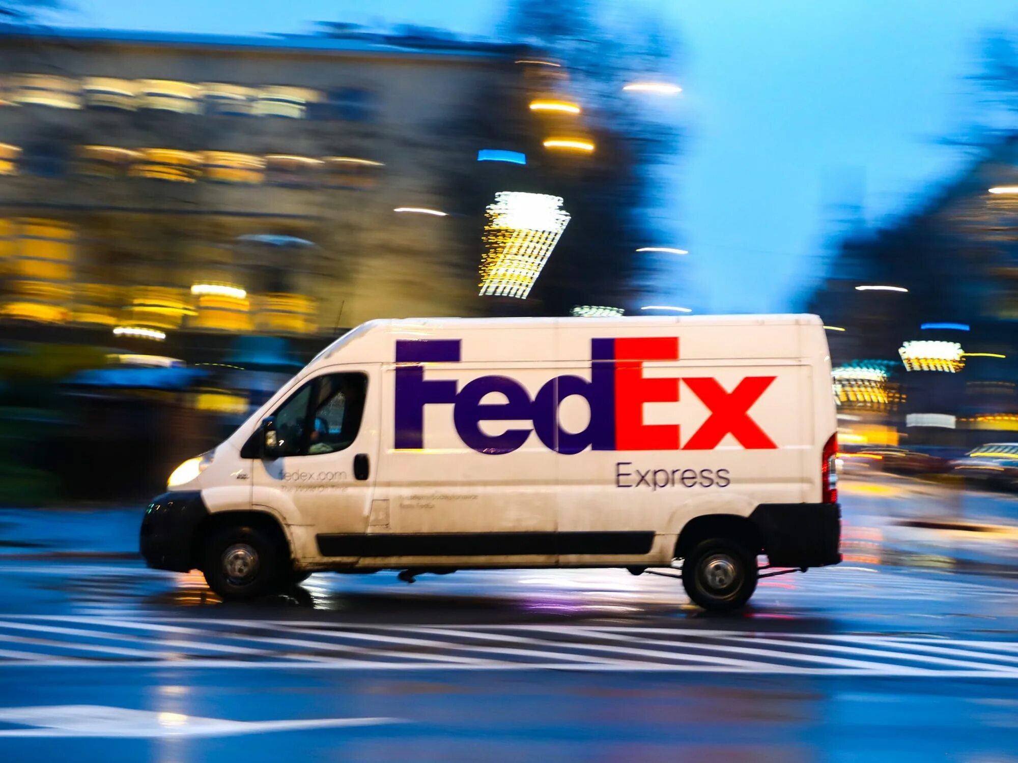 Fedex track. FEDEX Ford 2016. Фургон FEDEX. FEDEX машины. Федекс в России.