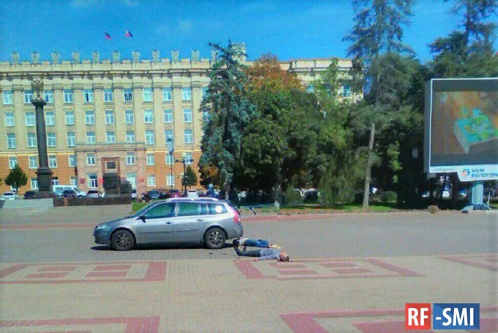Что щас происходит в белгороде. Площадь в белгороде сейчас. убийство на площади в белгороде. застрелил в белгороде на площади.