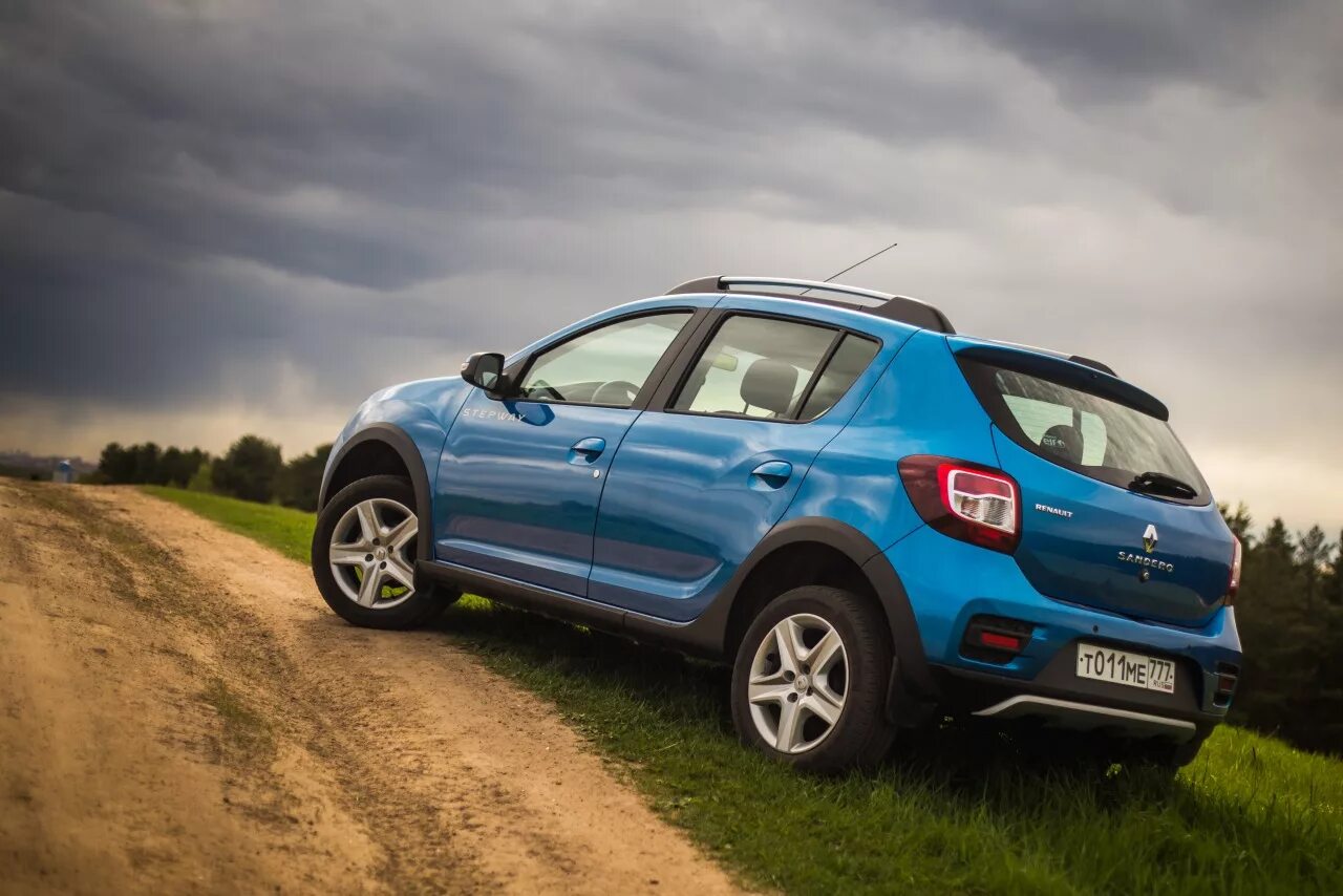 Renault stepway отзывы. Рено сантерест степ Вей. Renault Sandero Stepway. Рено Стандера стоп Вей. Renault Сандеро степвей.