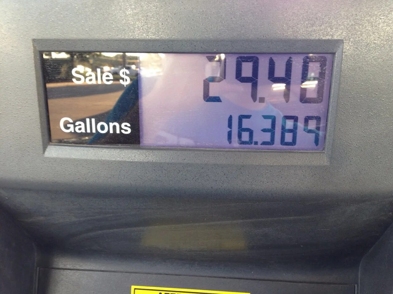 Один галлон в литрах бензина. Чему равен галлон бензина в литрах. 1 Галлон бензина в литрах. Галоный в литры бензин в США.