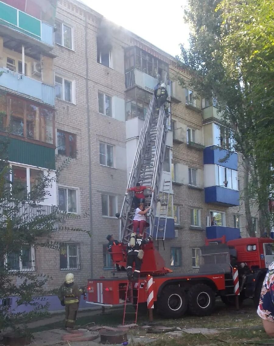 Пожар на балаковской. Пожар на заводе. Пожар на балаковской. Пожар 02. Сгоревший дом.