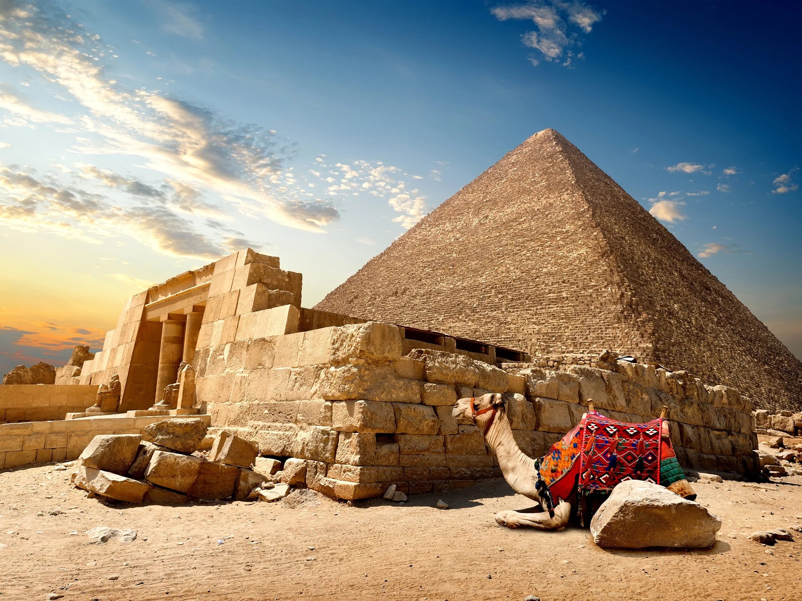 Каир достопримечательности. Пирамида Хеопса Каир. Хургада пирамиды Гизы Египет. Пирамиды Египта Кайро. Пирамида Хефрена.